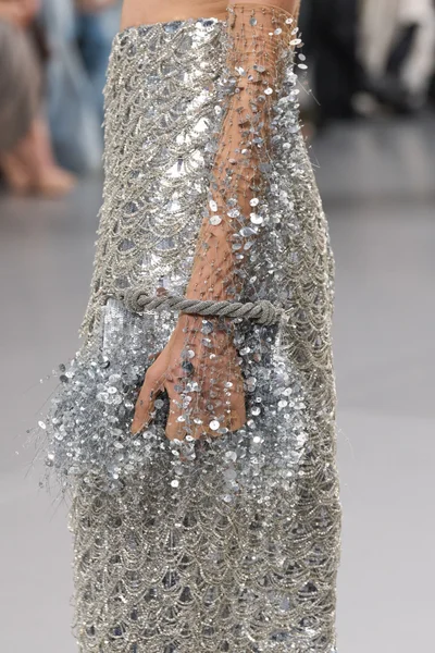 Look 100